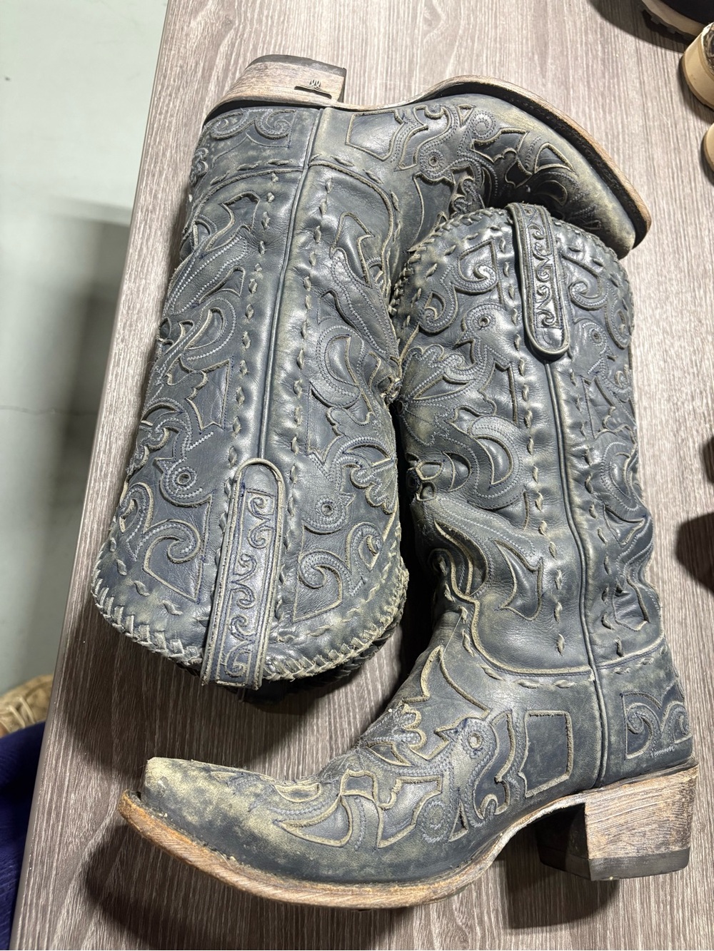 Embroidered Distressed Blue washed lane robin 9M Cowgirl Boots - Picture 2 of 7